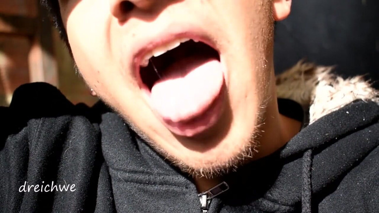 Dreichwe: Tongue game