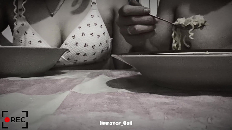 Hamster_Ball: Ngocok kontol pacar tinder di restoran mie di luar ruangan!!