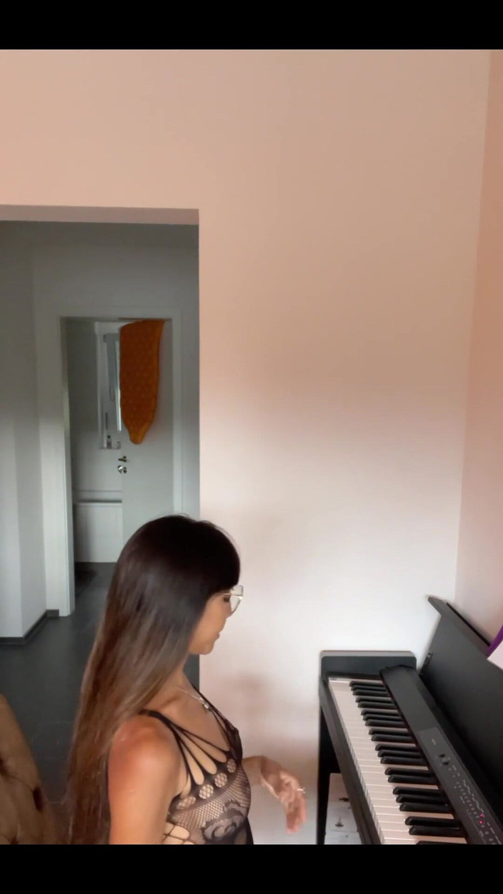 DaringKiara: Do You Think I Can Seduce My Piano Teacher