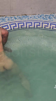 Monster's Tub Tease Twink: Sărut adânc și Bliss atingere