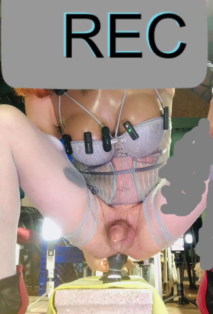 Benito414: Shemale sexy grijze lingerie neukt anale dildo