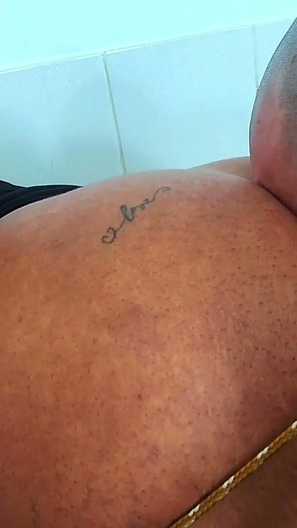 DGC Femdom Videos: Veronica Lins uczy swojego niewolnika śmierdzącą lekcję Full HD