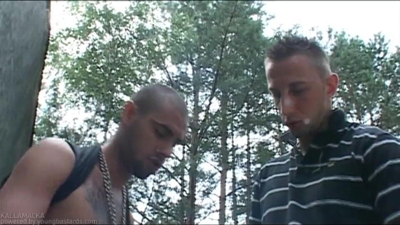 Young Bastards: 구멍 난파 운동화 젊은이