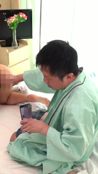 Seks rahsia dengan jururawat hospital saya - dirakam di telefon pintar - Part2