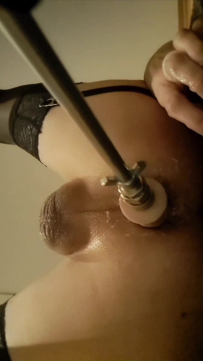 Sunaxfemiknulla: Sissy consigue follada por fuckmachine