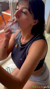 백인 자지를 연기하고 빨아주는 Aaliyah Yasin