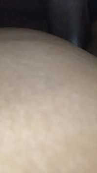 Baise nocturne rapide par derrière et éjaculation sur la chatte