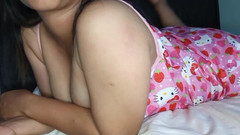 Atiqah jb: Pokazywanie piersi