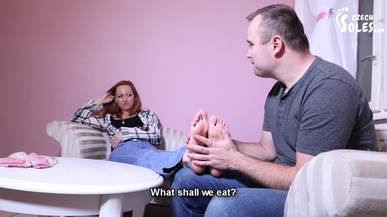 Czech Soles - foot fetish content: Ihre schmutzigen nackten füße als bestrafung putzen