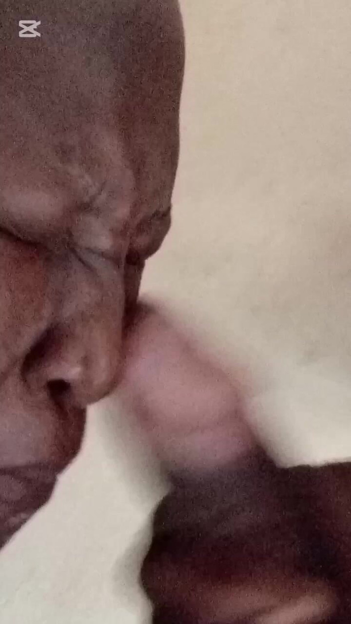 Londiq girls: Бабуся-товстушка Робить Своєму Онуку Глибокий Мінет У Горло, Відтрахана І Камшот На Її Обличчя