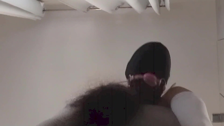 LauraOnHeels: 42 Minuten lang MILF an einen Stuhl gefesselt und auf...