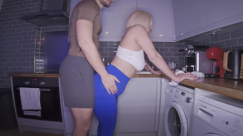 Mr LDN Lad: Freeuse - ibu tiri amerika yang super sange suka banget dientot...