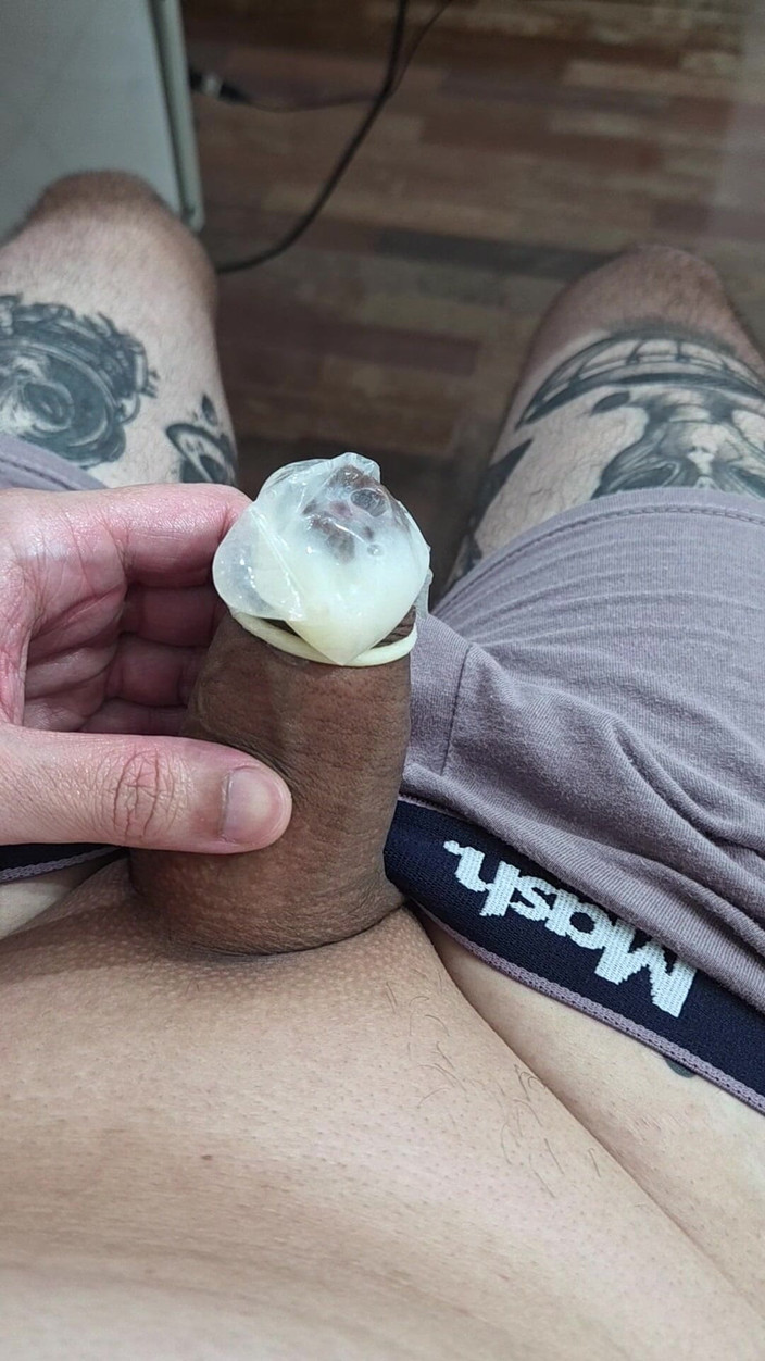 Lkdick8: Le préservatif s’est déchiré mais j’ai quand même joui dessus