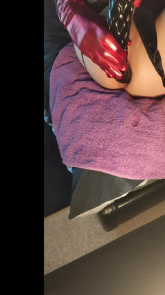 Sallyann: Monstrózní dildo