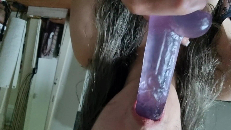 Mia Millennia: Semua lubangku dientot pakai dildo favoritku