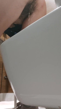 여성 화장실에 카메라