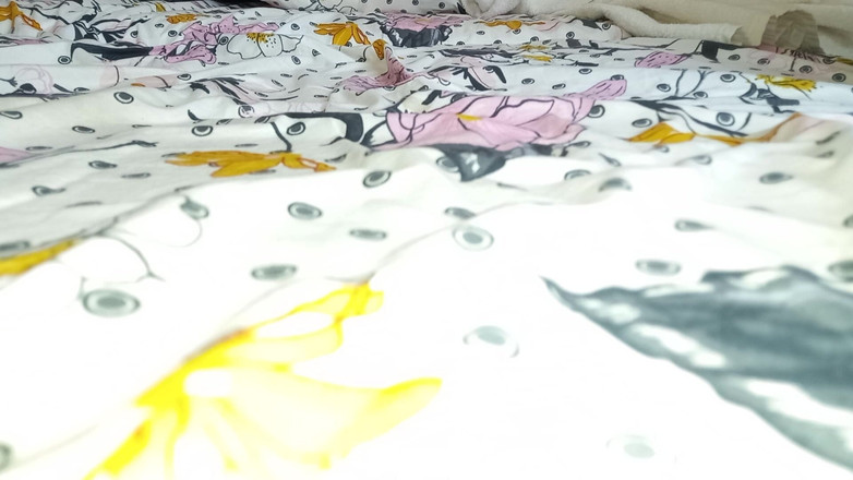 Mr Cute Cock: 丈夫骄傲地看着被邀请的大黑像以前那样伸展他的妻子