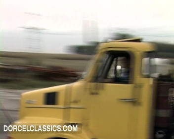 Dorcel classics: ガソリンスタンドでのハードダブルペネトレーション