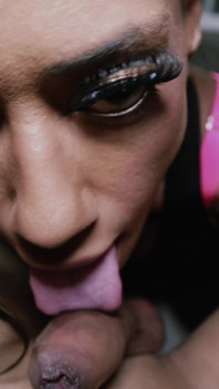 Mix race murzynka Yazzybaby POV ssie, pieprzyć i przykryć w spermie podczas gdy mężulek daleko