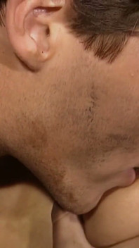 整備士とのガレージでのアナルセックス