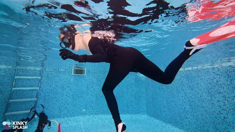 UKCuteGirl Lucy Lauren: Unterwasser-date in meinem engen wetsuit: 2. date, spermaspiel