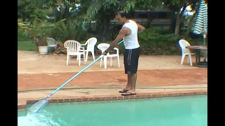 Jerk off and suck until the bitter end: Сексуальный трах пальцами на улице и мастурбация киски с горячей возбужденной крошкой