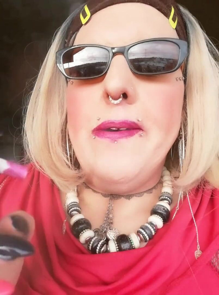 Stefanie Laveire: Stefanie la blonde fume 3