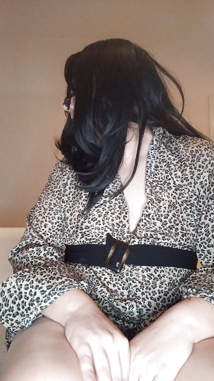 MamaZSekretem: शरारती ट्रांसमोम पैरों वाली कामुकता में मदद करती है