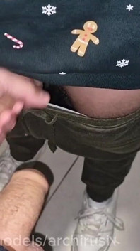Een Vreemdeling Zuigt Mijn Piemel in Een Glory Hole. Ik Kwam Binnen Om Te Plassen, Maar Kreeg Een Pijpbeurt Sum Ik Klaarkwam
