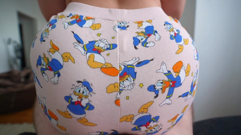 Booty_assx: Pantat besar dan pepek gemuk untuk dikongkek dengan baik