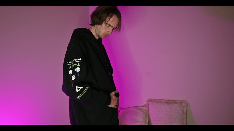 ElementX1018: Lihatlah perutnya dari Jepang! Di dalam ada Burger Keju Yang...