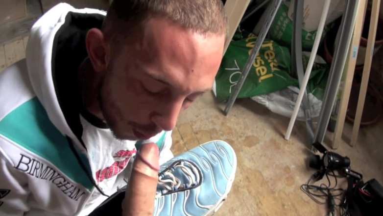 Sneaker Sex Kinky: Mi mejor amigo se perdió a mis zapatillas