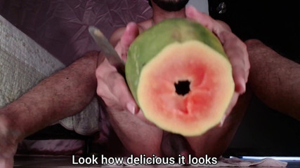 Tommhot: New Video of Fucking Fruit. Papaya's Turn