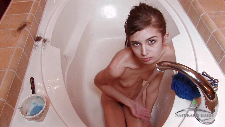 ATKIngdom: 첫 데이트에서 보지를 면도하는 마른 십대