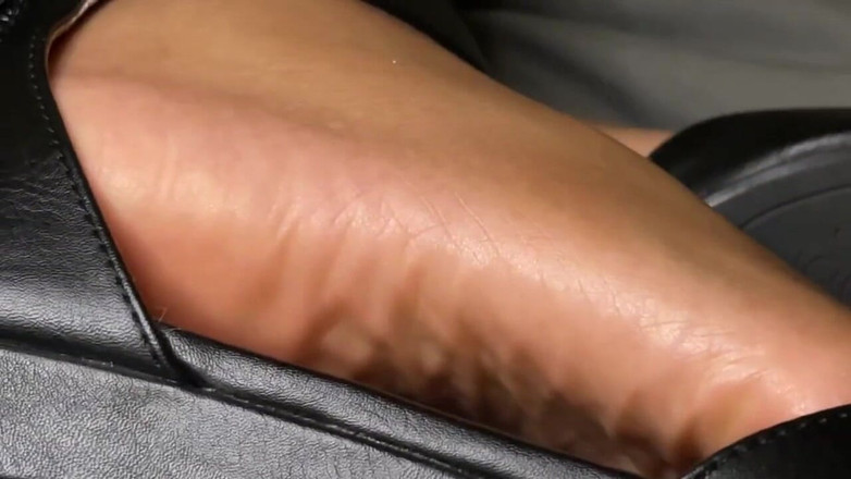 Pink Foxx: MILF Rutscht Langsam Aus Den Wohnungen Im Bett