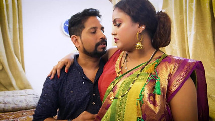 Queen star Desi: Un cuplu indian desi sexy înainte de a merge la petrecere,...
