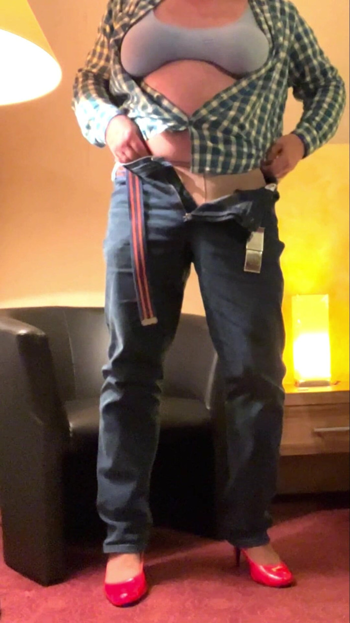 Nylon-Lottchen: Façonner les collants et les jeans