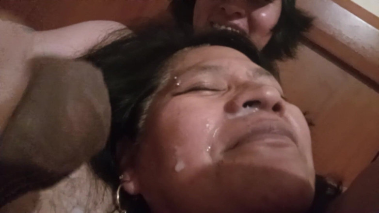 Moo DBOXXX: dekho main apni sauteli mammi par hot doodh kaise phenkti...