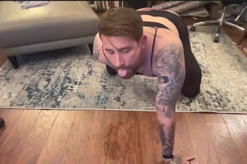 Dirtytrisha: 撕裂连裤袜和撒尿