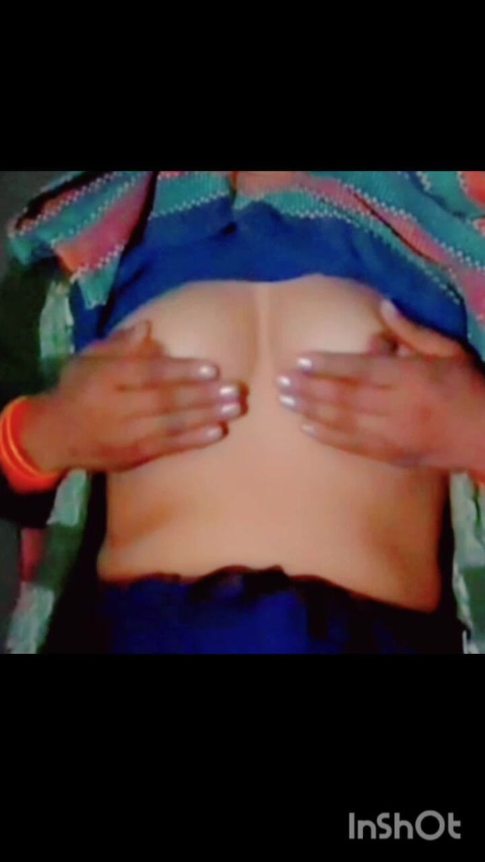 TricolorMusic3: Håll mina bröst och gnugga dem hårt, flytta dem upp...