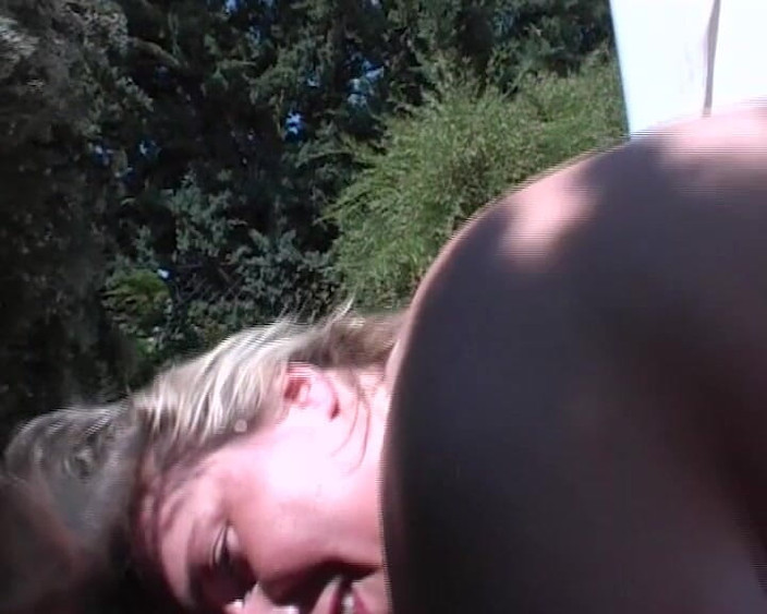 BB Video - Vintage Story: Немецкую милфу-блондинку с большими натуральными сиськами трахнули в любительском видео 3