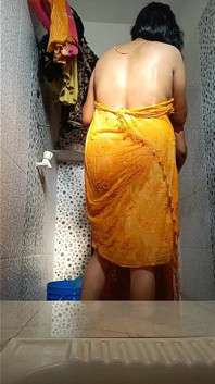 Due zia sesso a tre in bagno hardcore grandi tette grande culo sexy corpo hardcore