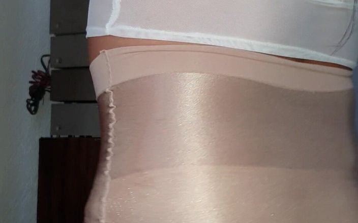 Sexy shinny clothes: Жидкая атласная юбка и нейлоновые трусики