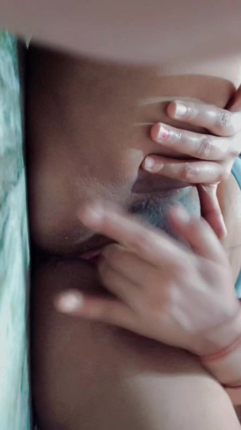 Sonisinghh: Ich bin zurück gekommen, um für dich mit meiner muschi...