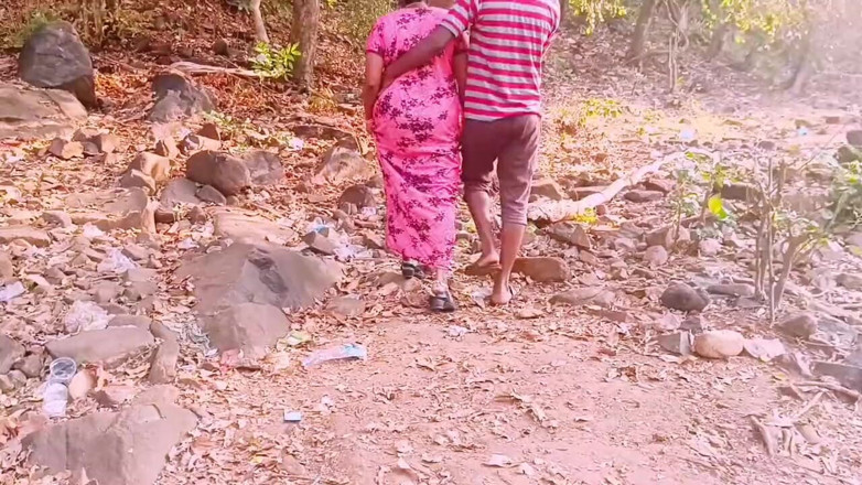 Telugu honey lips: Mama vitregă Desi și fiul vitreg în aer liber sex telugu vorbe...