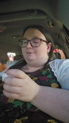 SSBBWLadyBrads: Mcdonalds годують в машині