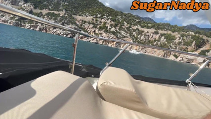 SugarNadya: SugarNadya membuatkan saya pancut di atas bot pelancong