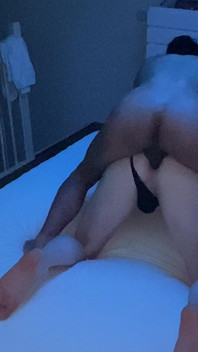 Transsexual Bya Lessa fodendo o cara do fundo