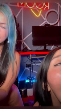 Roomates Deseosas De Verga Juegan Con Dildo Y Se Comen El Culo Mutuamente - Sweetkimmi