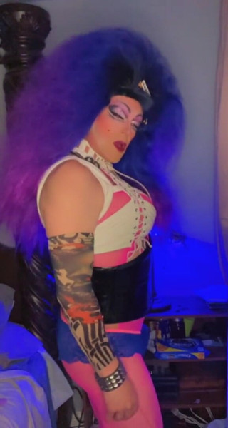 Shelly Robertss: Let me love you